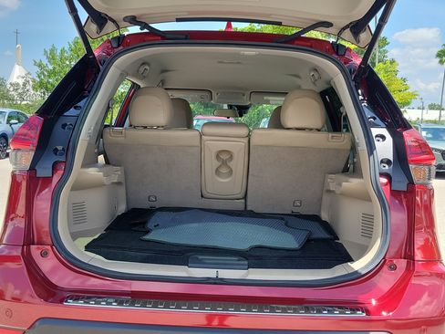 Used 2019 Nissan Rogue SV w/ Premium Package FWD image 10