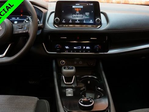 Used 2022 Nissan Rogue SV image 34