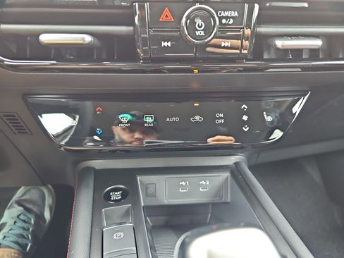 New 2026 Nissan Kicks SR w/ Cold Weather Package image 27