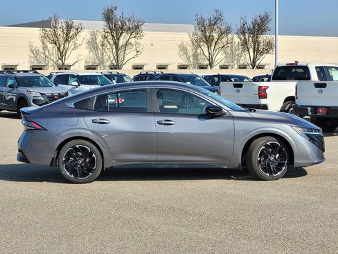 Used 2026 Nissan Sentra SR w/ SR Premium Package FWD image 3