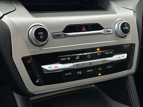 Certified 2022 Ford Explorer XLT w/ Equipment Group 202A image 21