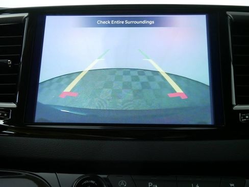 Used 2023 Chrysler Pacifica Touring-L FWD image 34