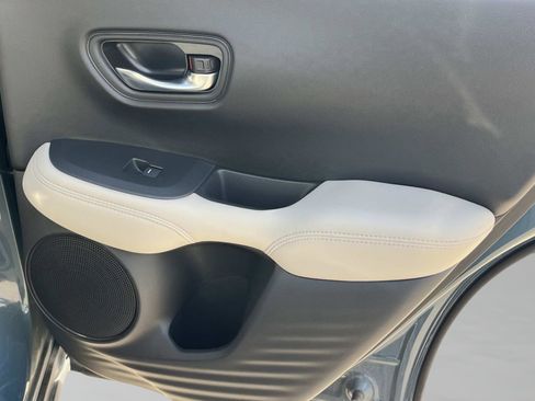 Used 2025 Honda HR-V LX image 31