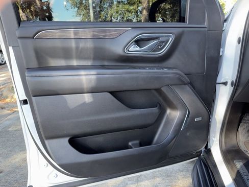 Used 2021 Chevrolet Suburban LT image 14