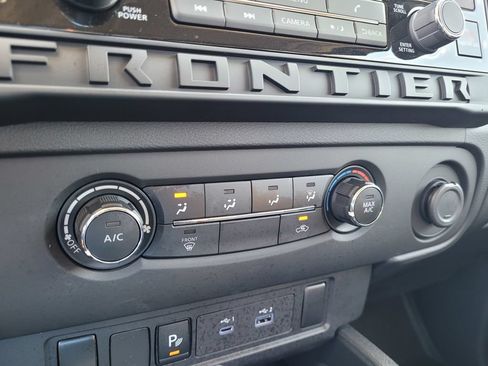 Used 2025 Nissan Frontier S AWD/4WD image 17