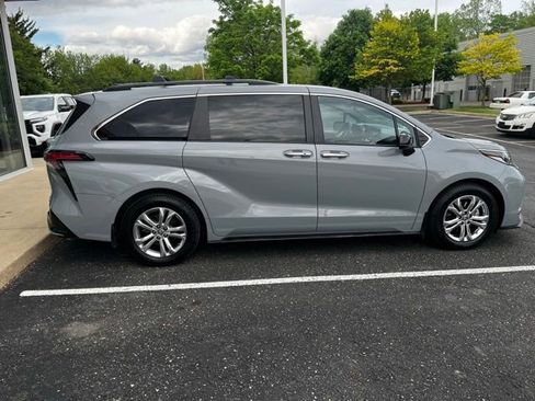Used 2023 Toyota Sienna XSE w/ XSE Plus Package AWD/4WD image 8