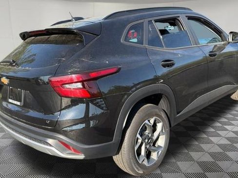 Used 2024 Chevrolet Trax LT FWD image 9
