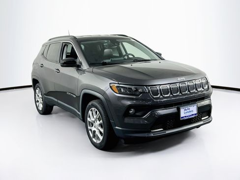 Used 2022 Jeep Compass Latitude AWD/4WD image 3