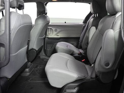 Used 2022 Toyota Sienna XLE w/ XLE Plus Package AWD/4WD image 21