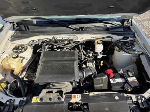 Used 2010 Mercury Mariner V6 AWD 4dr SUV image 23