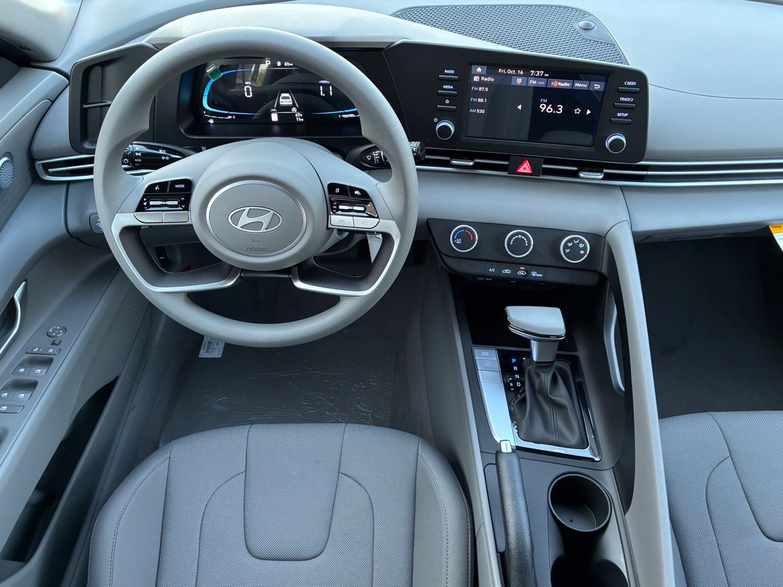 New 2026 Hyundai Elantra SE FWD image 16