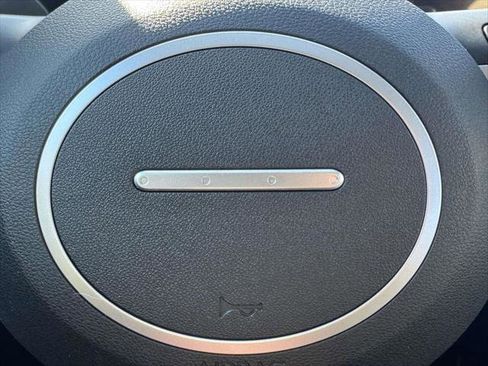 Certified 2025 Hyundai Tucson SE image 31