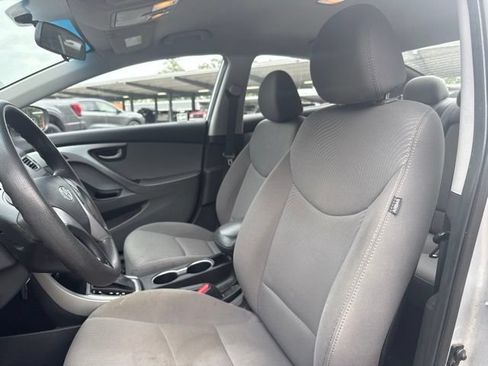 Used 2016 Hyundai Elantra SE FWD image 9