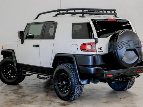 Used 2012 Toyota FJ Cruiser 4WD image 9