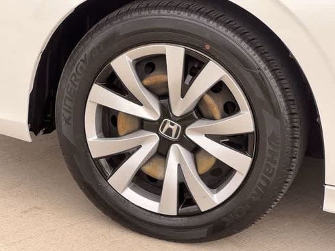 Used 2022 Honda Civic LX image 9