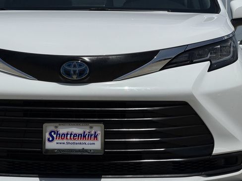 Used 2022 Toyota Sienna LE FWD image 8