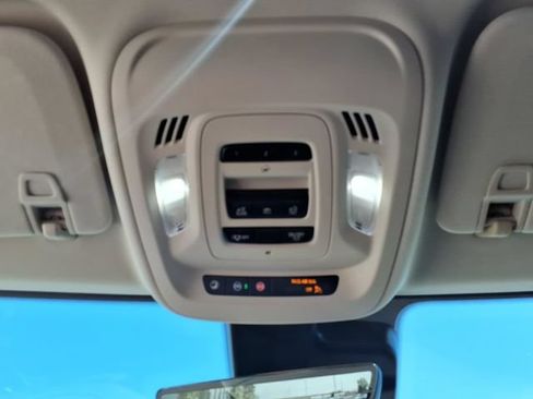 Used 2023 Buick Envision Avenir AWD/4WD image 31