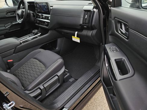 New 2026 Nissan Pathfinder SV image 10