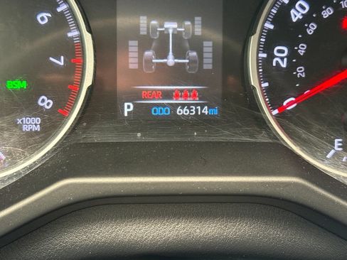 Used 2021 Toyota RAV4 XLE AWD/4WD image 18