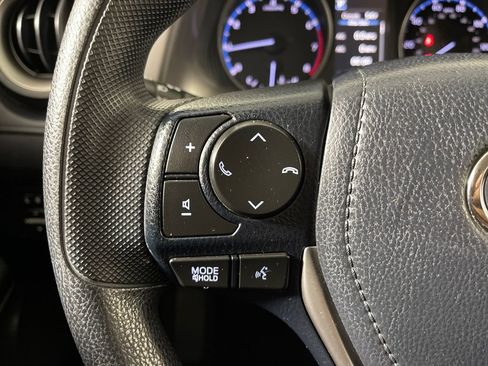 Used 2018 Toyota RAV4 LE image 28