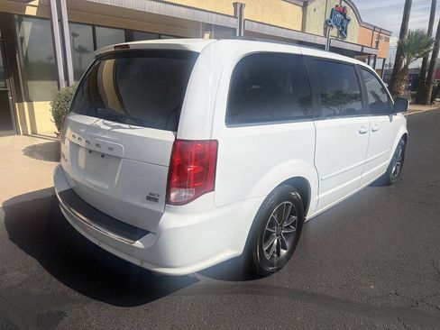 Used 2017 Dodge Grand Caravan SXT w/ Rear Park Assist Package FWD image 13