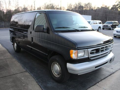Used 2000 Ford E-150 and Econoline 150 image 2