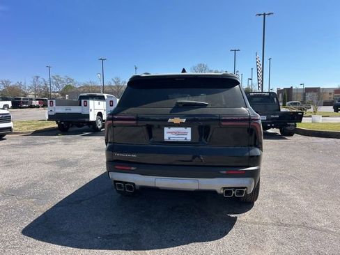 New 2026 Chevrolet Traverse LT w/ Sun and Wheel Package FWD image 4