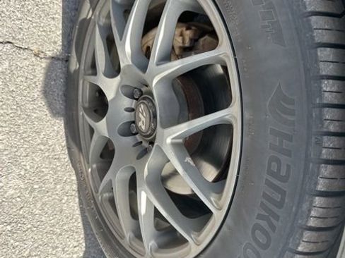 Used 2012 Volkswagen Beetle 2.5 image 2