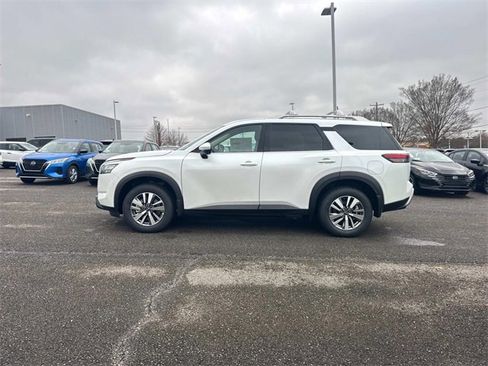 New 2025 Nissan Pathfinder SL image 7