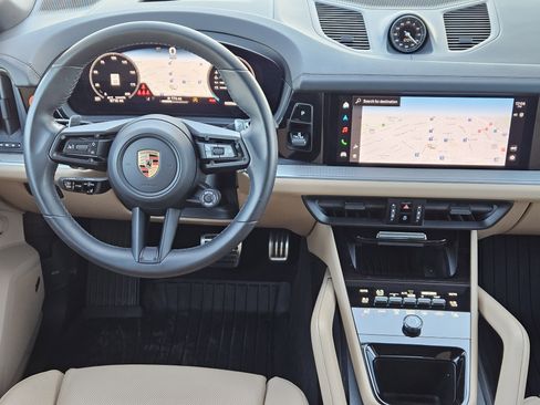 Certified 2025 Porsche Cayenne S image 25