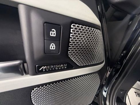 Used 2023 Land Rover Defender 130 SE image 34