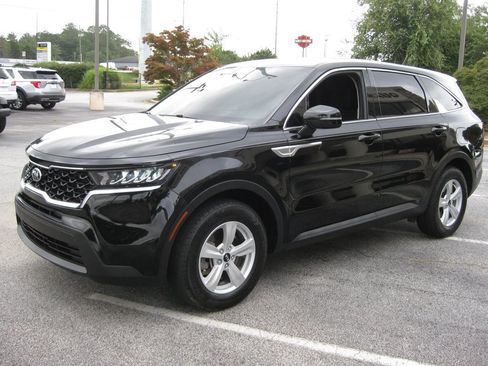 Used 2021 Kia Sorento LX FWD image 3