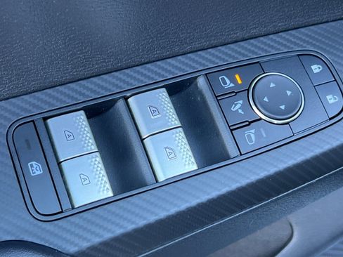 Used 2024 Mitsubishi Outlander SE image 17