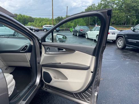 Used 2019 Lincoln Nautilus Reserve FWD image 22