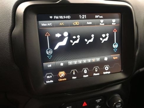 Used 2023 Jeep Renegade Latitude AWD/4WD image 16