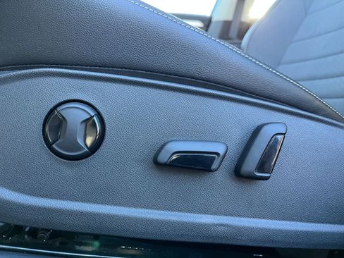 Used 2025 Volkswagen Jetta SE image 23