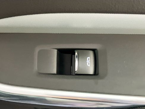 Used 2023 Cadillac XT4 Premium Luxury FWD image 31