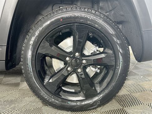 New 2025 Jeep Grand Cherokee L Limited image 17