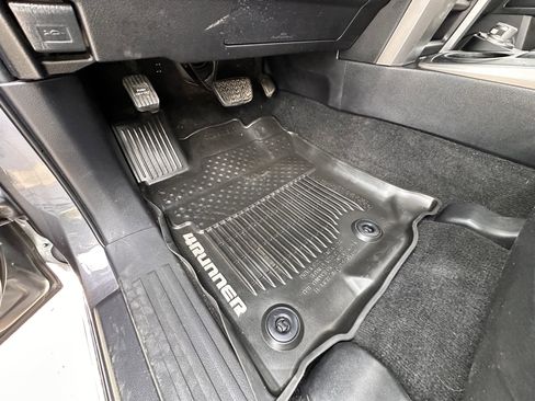 Used 2017 Toyota 4Runner Limited image 9