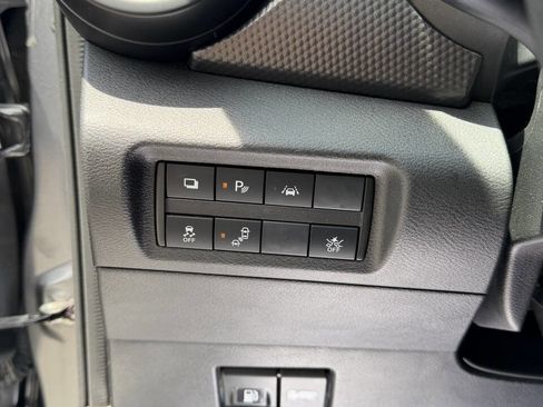 Used 2020 Nissan Kicks S FWD image 17