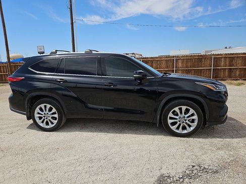 Used 2020 Toyota Highlander Limited FWD image 9