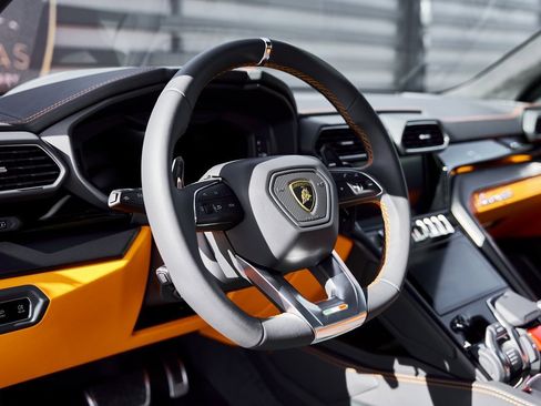 Used 2024 Lamborghini Urus S image 38