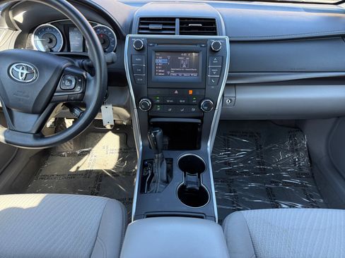 Used 2016 Toyota Camry LE image 10