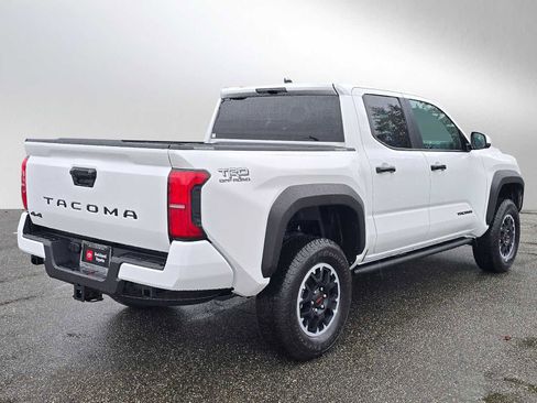 Used 2025 Toyota Tacoma TRD Sport image 3