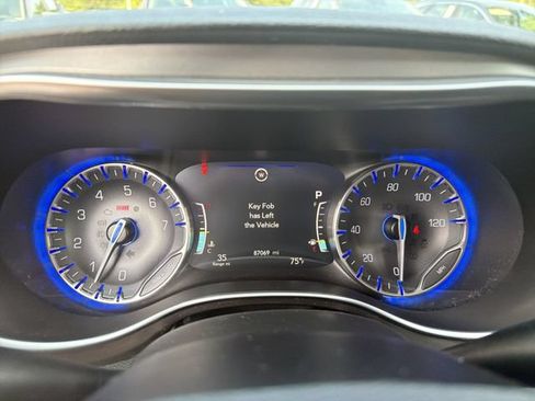 Used 2019 Chrysler Pacifica Limited FWD image 27