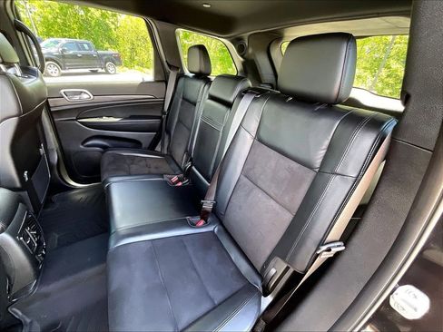 Used 2022 Jeep Grand Cherokee Laredo X AWD/4WD image 14