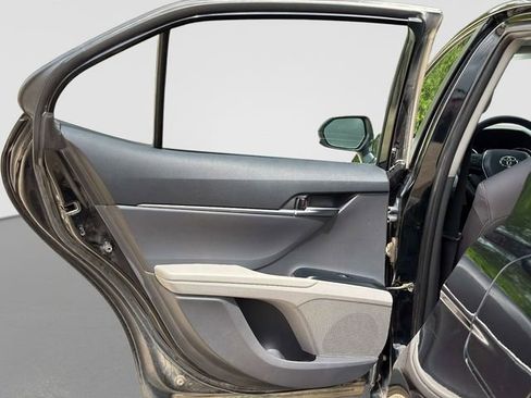 Used 2020 Toyota Camry LE FWD image 12