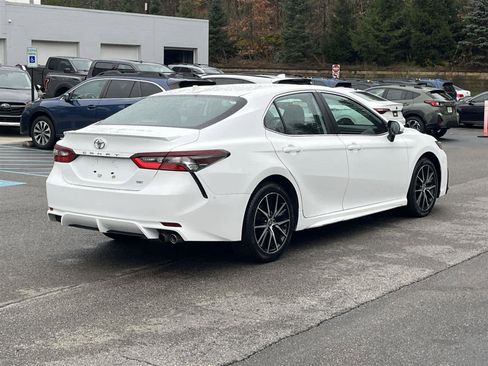 Used 2023 Toyota Camry SE image 5