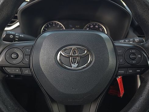 Used 2021 Toyota RAV4 LE FWD image 19