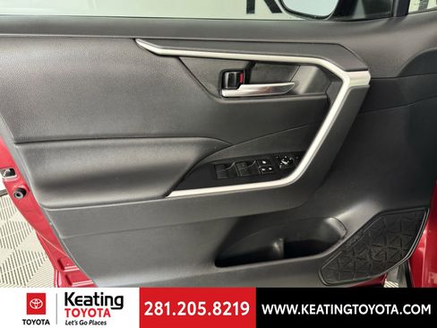 Certified 2021 Toyota RAV4 XLE w/ Convenience Package FWD image 11